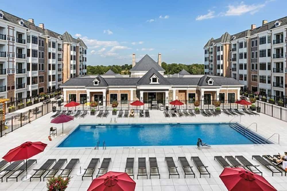 The Selby - Westbury - Pool