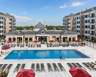 The Selby - Westbury - Pool