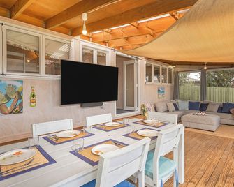 Home Away From Home In Whangamata - Whangamata - Dining room