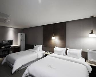 Gracias Hotel Gimhae - Gimhae - Habitación