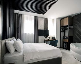 The Location Hotel - Белград - Спальня