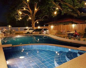 R&;S Restplace Resort - Lian - Piscina