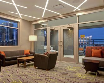Home2 Suites by Hilton Charlotte Uptown - Charlotte - Property amenity