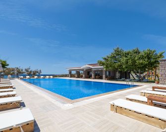 Cinarli Kasri - Gökçeada - Piscina