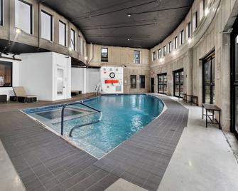 Pink Heaven Indoor Pool, Free Parking, Near Nyc - Elizabeth - Pool