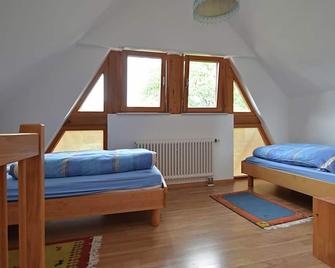 Family-Friendly Apartment - Schallstadt - Bedroom