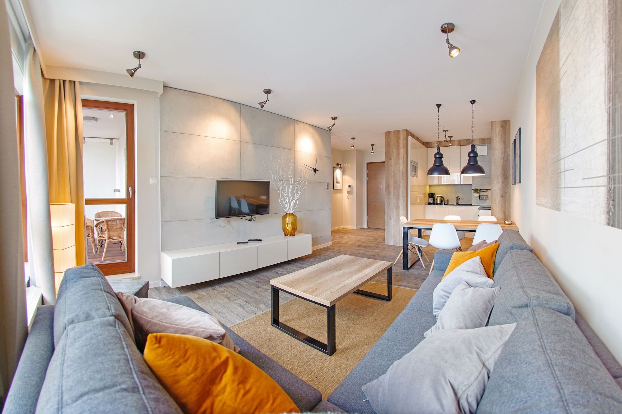 Aquarius, Sun & Snow - סופוט - סלון