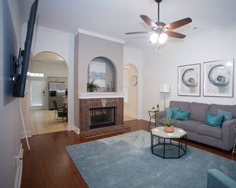 Quiet 3BR 2 Bath 1-level home, Fast Internet, Comfortable - Bessemer - Huiskamer