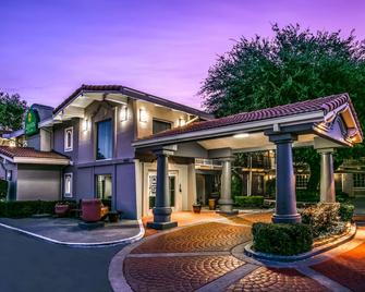La Quinta Inn By Wyndham Dallas Uptown - Dallas - Building