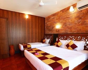 Kondai Lip Backwater Heritage Resort - Alappuzha - Bedroom