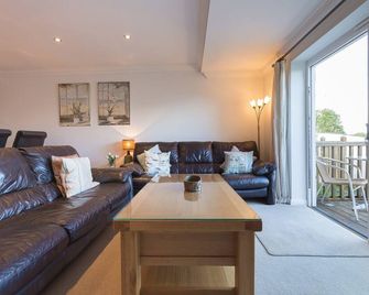 Gennaker, Family Friendly, Country Holiday Cottage In Carbis Bay - Carbis Bay - Living room