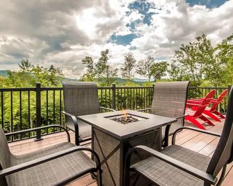 Luxury 3700 sf Home with Mountain Views, Hot Tub, Sauna, Game Room - Intervale - Balcony