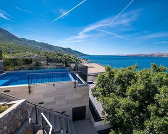 Apartments Matea with Infinity Pool Top 4 - Karlobag - Piscina