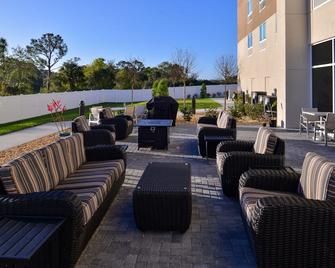 Holiday Inn Express & Suites West Melbourne - West Melbourne - Patio