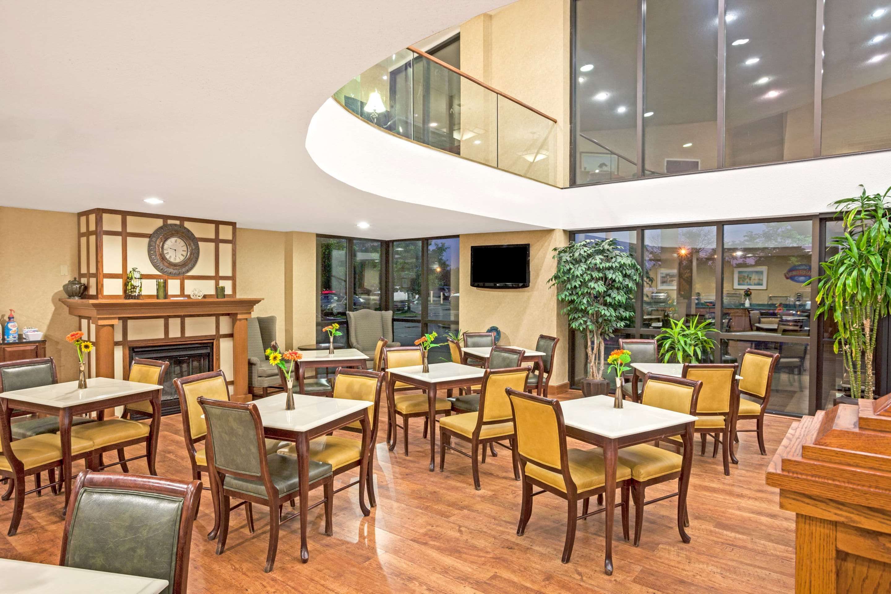 Baymont by Wyndham Louisville Airport South - לואיסוויל - מסעדה