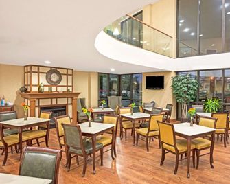 Baymont by Wyndham Louisville Airport South - לואיסוויל - מסעדה