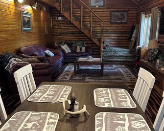 The Eagle’s Nest - 12 miles to Soaring Eagle Casino! Mt. Pleasant - Midland - Midland - Essbereich