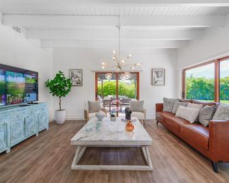 Awesome 4 Bedroom Housew/Pool @westchester Miami - Tamiami - Obývací pokoj