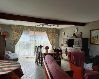 Comfortable house with large garden - Verton - Sala de estar