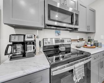 Visit historic Defuniak Springs! Beautiful country home, 40 minutes to beaches! - DeFuniak Springs - Cocina