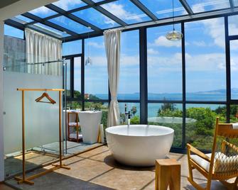Xiamen Gulangyu Liuyue Sea View Hotel - Xiamen - Bedroom