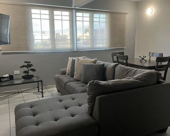 Private Apartment close to everything you need! - San Juan - Living room