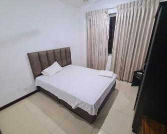 Close to Nugegoda, Parliament complex, major temples and Hospitals - Nugegoda - Habitación