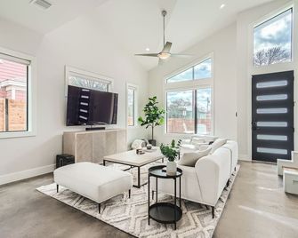 Grand Oasis At E Austin With Pool - אוסטין - חדר אוכל