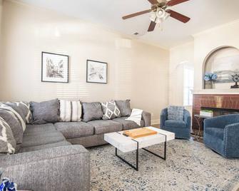 Bessemer Beauty: Suburban Charm with Modern Flair - Bessemer - Living room