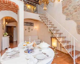 Romantic bb in the historic center of castiglione del lago between Umbria and Tuscany - Castiglione del Lago - Sala pranzo