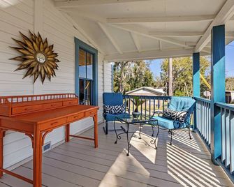 Welcome to The Schoolhouse – A charming cottage in historic Monticello, Florida. - Monticello - Balcony