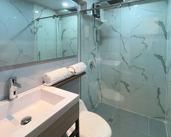 Hotel Continental Byhours - Bogotá - Bathroom