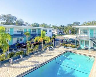 Uptown Inn & Suites - St. Petersburg - Pool