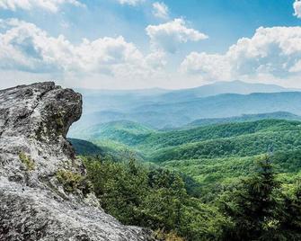 O'Connors Retreat - Blowing Rock, Hot tub Secluded acreage, fabulous views - Lenoir