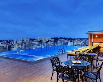 Hotel Royal Orchid Bangalore - באנגאלור - בריכה
