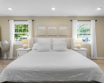 Oak Street Haven: Remodeled 3br Near Grand Forks' Best Spots - Grand Forks - Bedroom