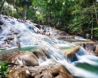 Gorgeous hideout, close to tourist attractions in Jamaica - Runaway Bay - Property amenity