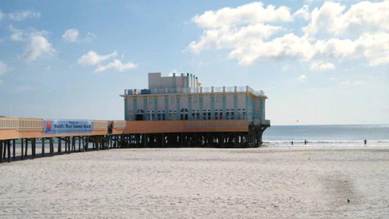 Beachside Hotel - Daytona Beach - No Pool