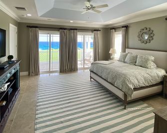 Oceanfront Home in Exuma w optional guest house - Rokers Point Settlement - Bedroom