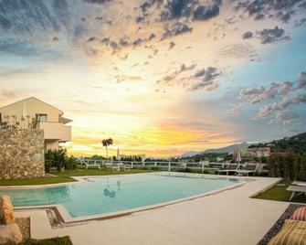 Agriturismo Terre degli Angeli - Pietra Ligure - Piscina