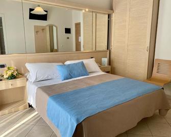 Hotel Granada - Milano Marittima - Bedroom