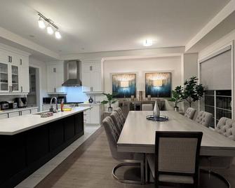 Exquisite Luxury Townhomes in Elite Angus Glen Estate - Markham - Dining room