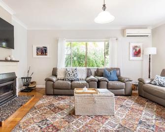 Rosehaven on Rosebud - Rosebud - Living room