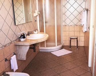 La Perla Hotel - Sant’Anna Arresi - Baño