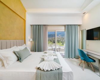 Supreme Luxury Suites - Chrisi Akti - Habitación