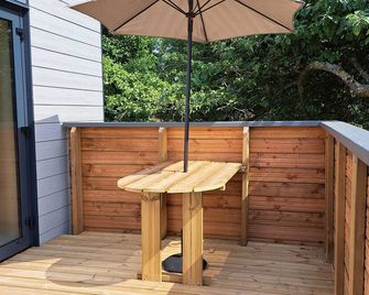 Gîte 4pers en Baie du Mont-saint-michel, Avec Salle de Jeux, Idéal Pour Famille - Avranches - Patio