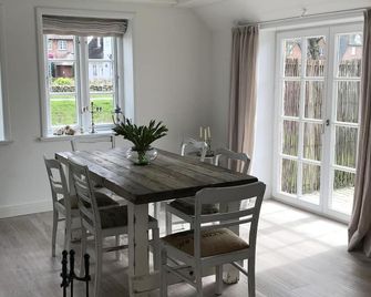 Fantastic holiday home with thatched roof on Föhr - Oldsum auf Föhr - Essbereich