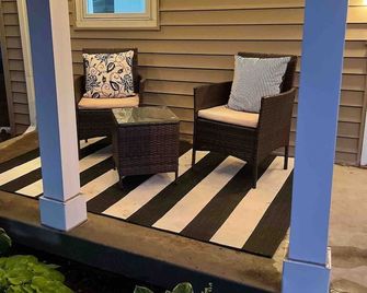 2 bed, 2 bath West Plaza House, yard, parking! - Kansas City - Patio