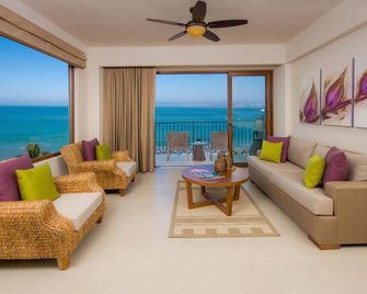 Almar Resort Luxury Lgbt Beach Front Experience - Puerto Vallarta - Huiskamer