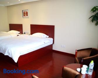 Greentree Inn Anhui Anqing Guangcaisiqi Business Hotel - Anqing - Bedroom